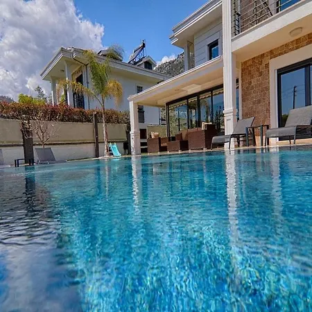 Villa Goecek Merkez De Oezel Havuz Muestakil Lueks Fethiye